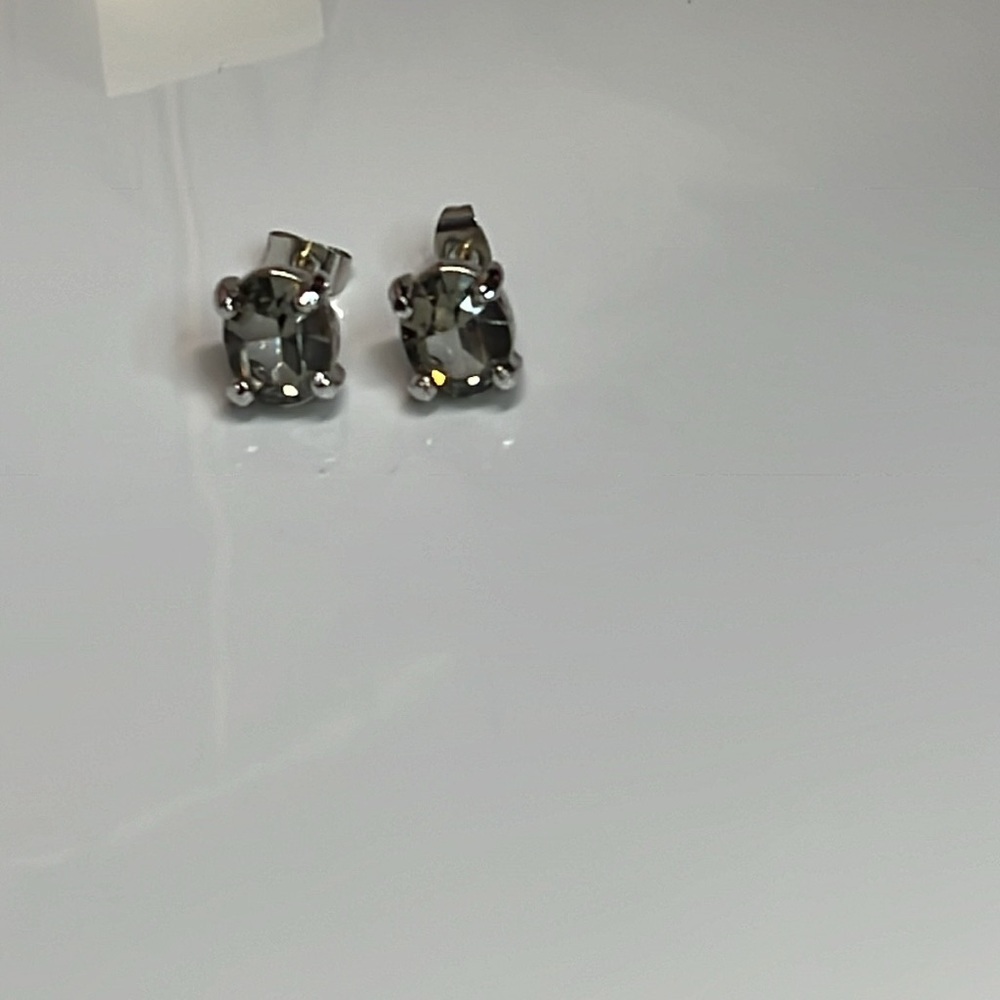 🦢SWAROVSKI STUDS 🦢 - Picture 9 of 9